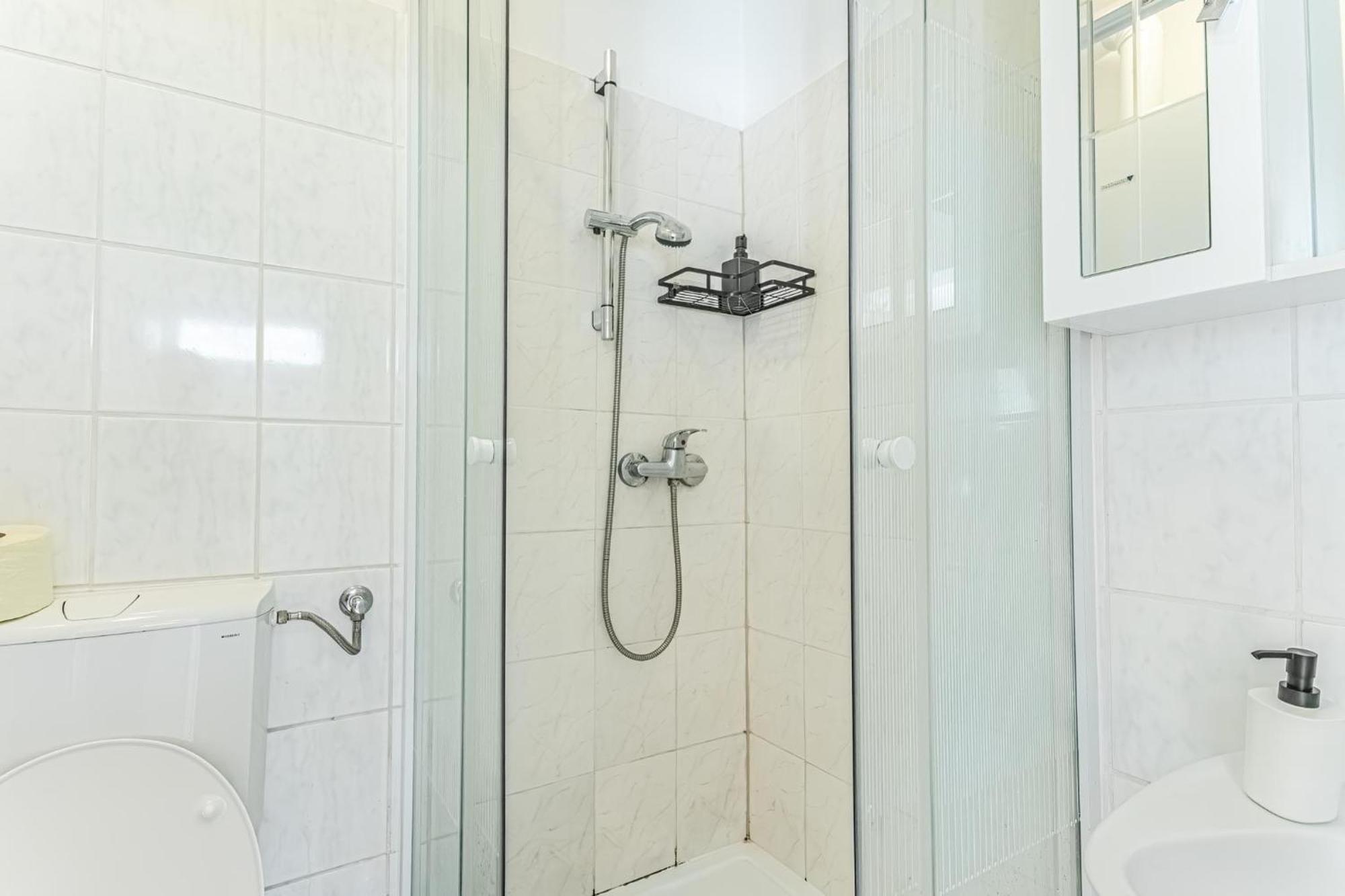 City Vibes: 1Br Apt, 10 Min To Westbahnhof Wien Exterior foto