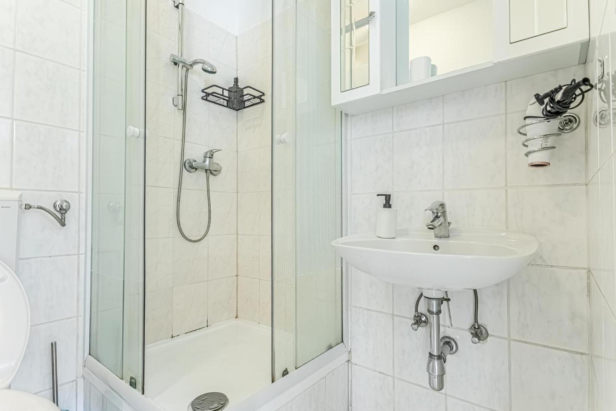 City Vibes: 1Br Apt, 10 Min To Westbahnhof Wien Exterior foto